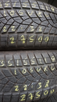 Good-Year Ultra Grip Performance SUV 105V XL(22.38) 235/55 R19